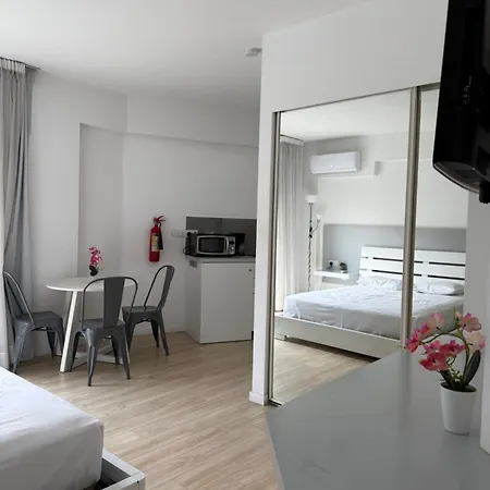 Apartment Kitieos Finikoudes